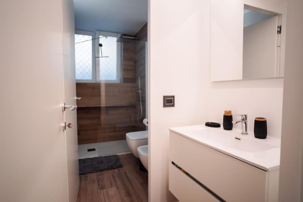 Carlo Apartment - 15 Min From Duomo Milan Luaran gambar